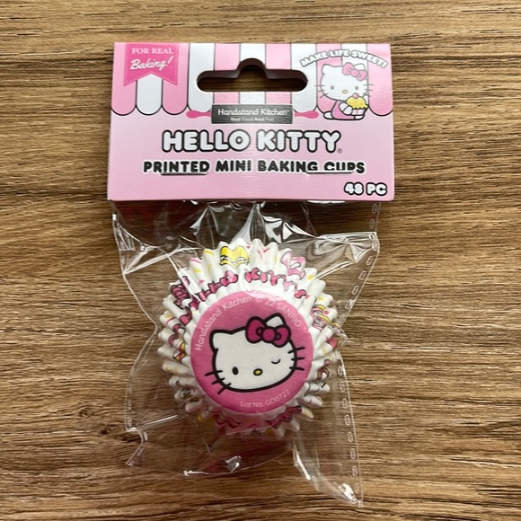 NIP HELLO KITTY Paper Cupcake Liners Baking Cups Mini & Regular & Toppers Set - Picture 4 of 5